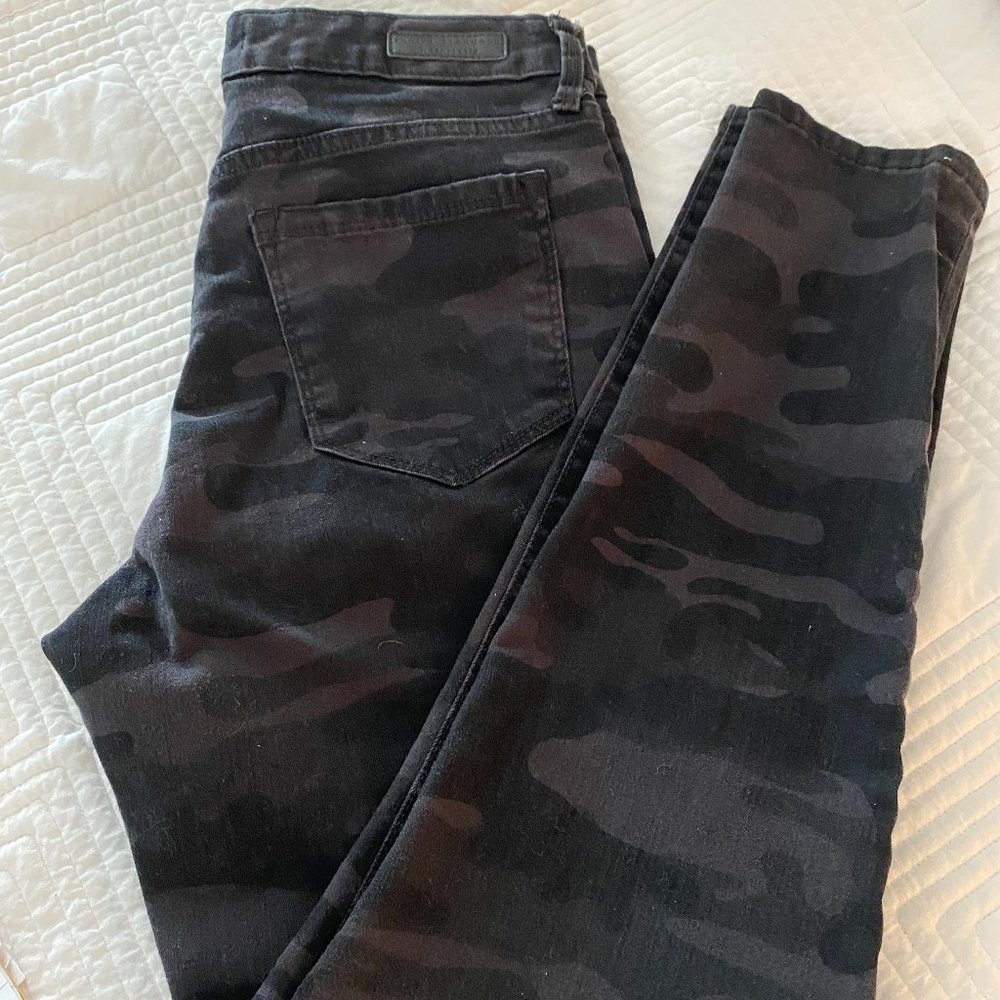 Social Standard Ladies Mid-Rise Stretch Ankle Skinny Camo Jeans ~sz 8